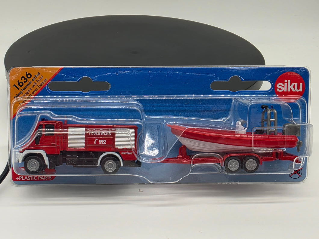 pumper with boat - toy - Siku